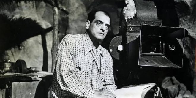 Luis Buñuel, sinema sanatının geleneksel anlatım kurallarını sorgulayan, gerçeküstücü yaklaşımıyla dünya sinemasını etkileyen ve toplumsal eleştiriyi özgün bir görsel dille birleştiren yönetmenlerden biridir. İspanya'da başlayan yaşamı, Fransa ve Meksika gibi farklı ülkelerde devam eden sanat yolculuğuyla uluslararası bir nitelik kazanmıştır. 20. yüzyıl sinemasının en ayırt edici isimleri arasında gösterilen Buñuel, filmlerinde insanın bastırılmış arzularını, dini inançlarını, sınıfsal ayrıcalıklarını ve ahlaki çelişkilerini ele almıştır.
