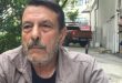 Türkiye’de sosyalist düşüncenin gelişimini anlamak için yalnızca siyasi partilerin tarihine ve toplumsal hareketlere bakmak yeterli değildir. Bu hareketlerin düşünsel altyapısını oluşturan, geçmiş deneyimleri sorgulayan ve ideolojik tartışmaları yazılarıyla sürdüren aydınların çalışmalarını da incelemek gerekir. Metin Çulhaoğlu, bu açıdan Türkiye solunun yakın tarihindeki önemli isimlerden biridir. Yazar, siyasetçi, iktisatçı ve Marksist düşünür kimliğiyle tanınan Çulhaoğlu, uzun yıllar boyunca sosyalist hareketin teorik sorunları, örgütlenme biçimleri ve Türkiye’nin toplumsal yapısı üzerine çalışmalar yürütmüştür.