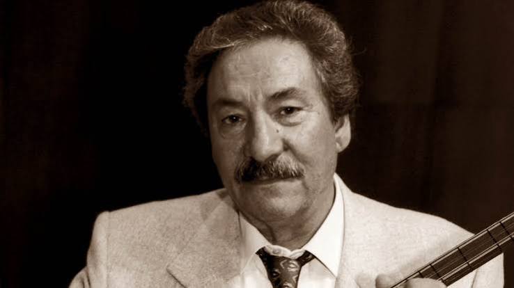 Anadolu'nun müzik geleneği, kuşaktan kuşağa aktarılan ezgiler, sözlü anlatılar ve halkın ortak hafızasında yer edinen türkülerle şekillenmiştir. Bu kültürel birikimin yaşatılmasında önemli rol oynayan isimlerden biri de Ali Ekber Çiçek'tir. Bağlamasıyla geleneksel ezgilere hayat veren, kendine özgü yorumuyla dinleyicilerin gönlünde yer edinen sanatçı, Türk halk müziğinin unutulmaz temsilcileri arasında gösterilir.
