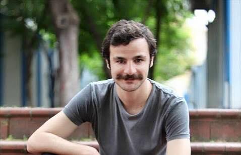 Türk televizyon, sinema ve tiyatro dünyasında kendine özgü oyunculuk tarzıyla dikkat çeken Güven Murat Akpınar, özellikle karakter odaklı yapımlardaki performanslarıyla tanınan isimler arasında yer alıyor. Duygusal derinliği olan karakterleri canlandırmadaki başarısı, doğal oyunculuğu ve farklı türlerdeki projelerde gösterebildiği performansıyla geniş bir izleyici kitlesine ulaşan Akpınar, kariyerini yalnızca televizyon dizileriyle sınırlamayan sanatçılardan biri.